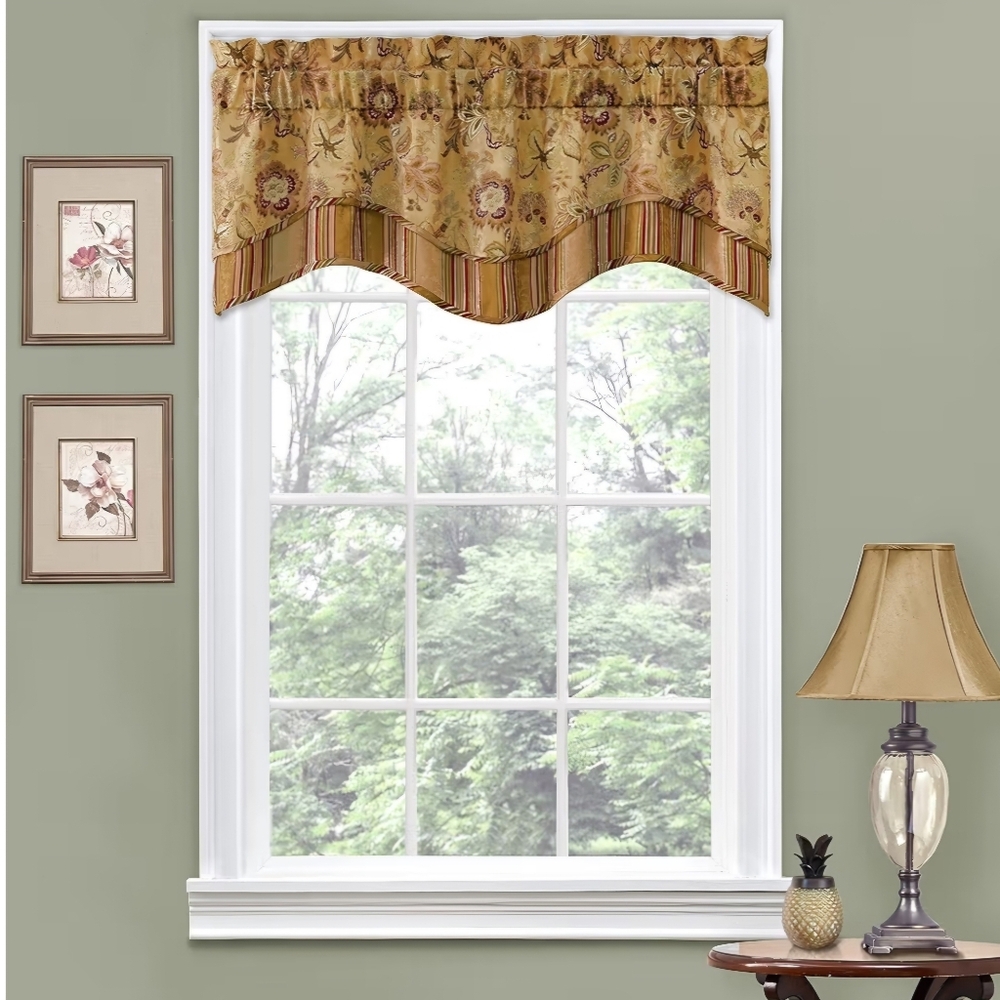 Waverly Traditions Navarra Antique Scallop Valance 52"x16"